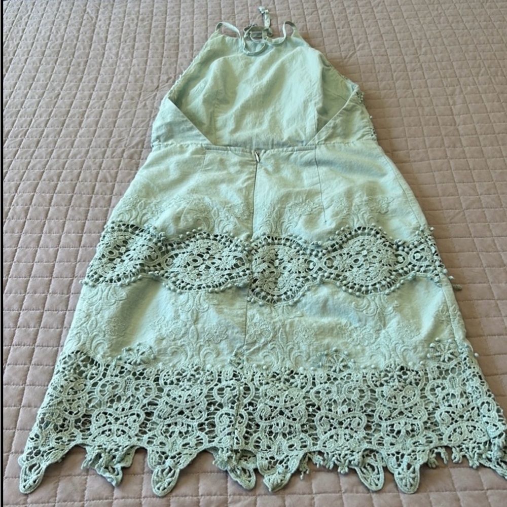 🎉 EUC - 👗 Lulu’s Mint Green Embroidered Halter Dress - Picture 4 of 8